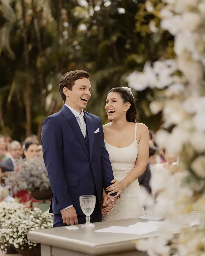 Detalhe de casal durante celebração