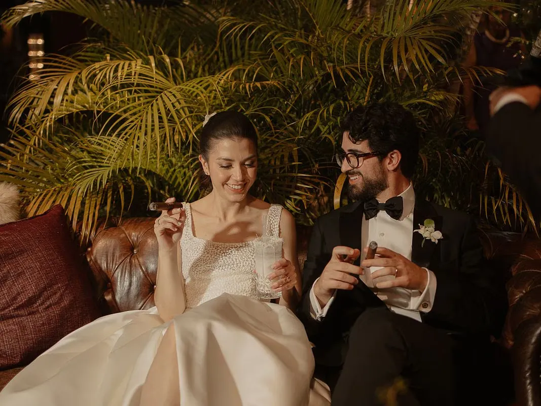 Retrato de noiva em momento contemplativo — Sandra Olivério